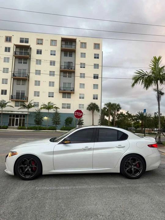 2018 Alfa Romeo Giulia - Image 3 of 11