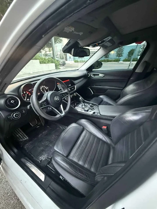 2018 Alfa Romeo Giulia - Image 9 of 11