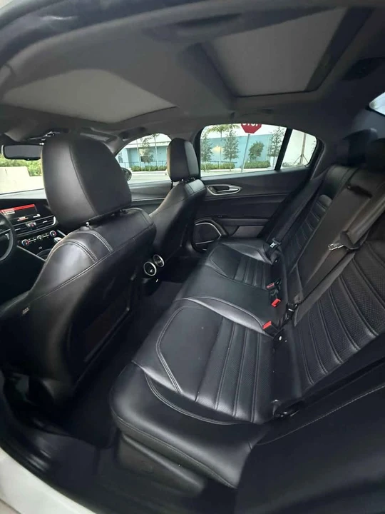 2018 Alfa Romeo Giulia - Image 11 of 11