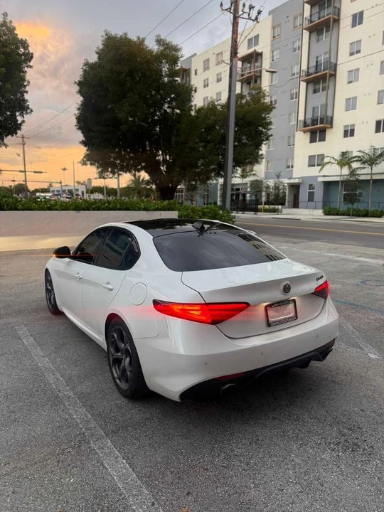 2018 Alfa Romeo Giulia - Image 5 of 11