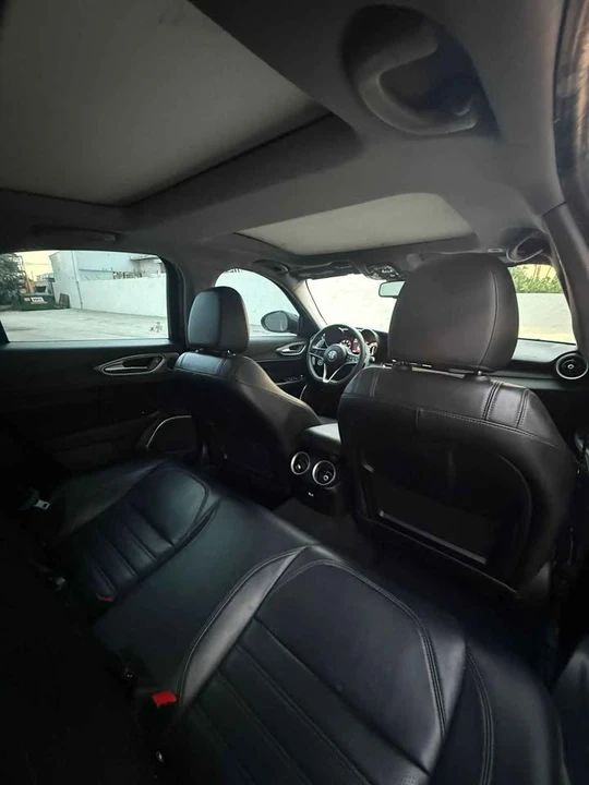 2018 Alfa Romeo Giulia - Image 7 of 11