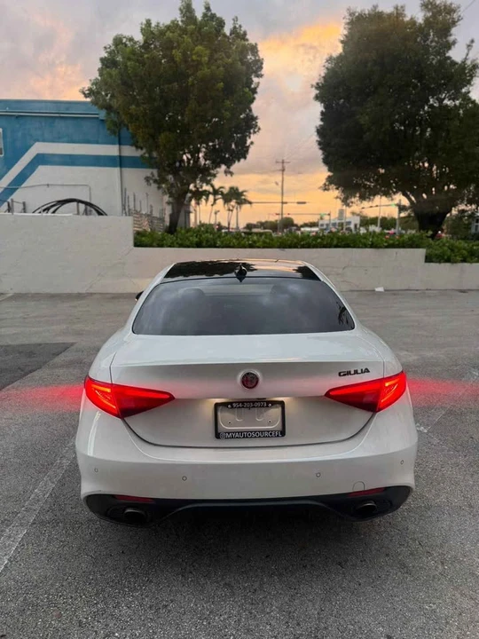 2018 Alfa Romeo Giulia - Image 4 of 11
