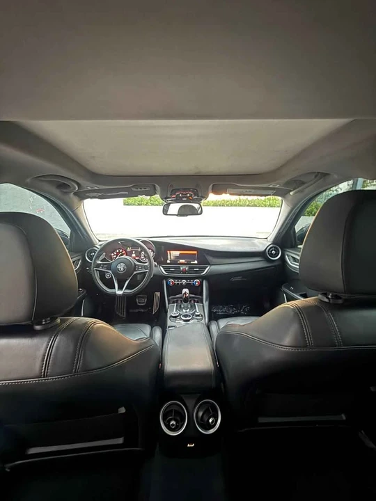 2018 Alfa Romeo Giulia - Image 6 of 11