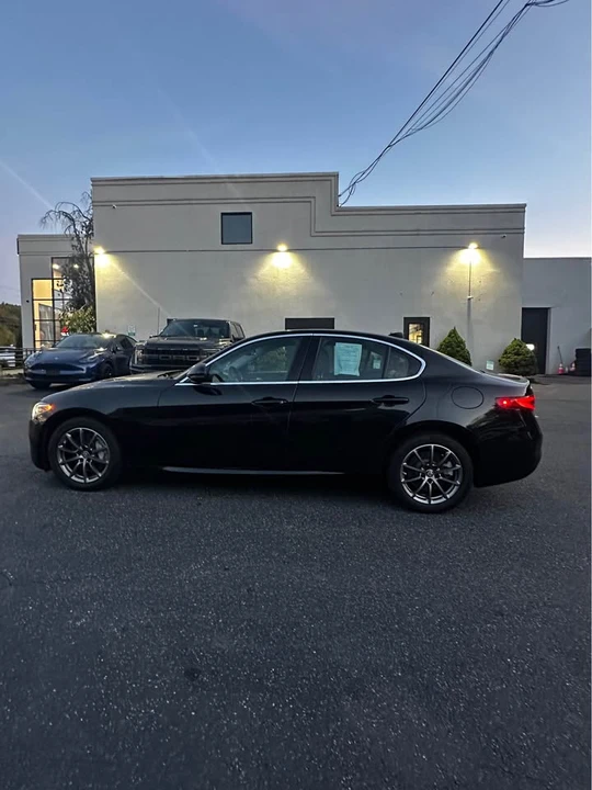 2018 Alfa Romeo Giulia - Image 7 of 8