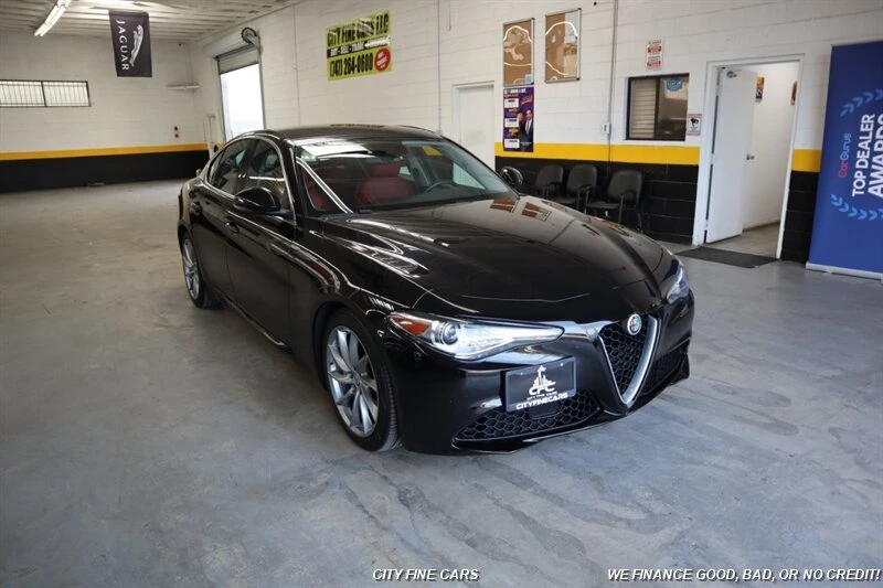 2018 Alfa Romeo Giulia - Image 13 of 20