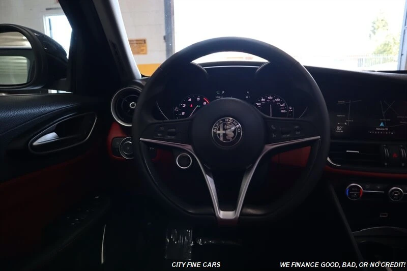 2018 Alfa Romeo Giulia - Image 15 of 20