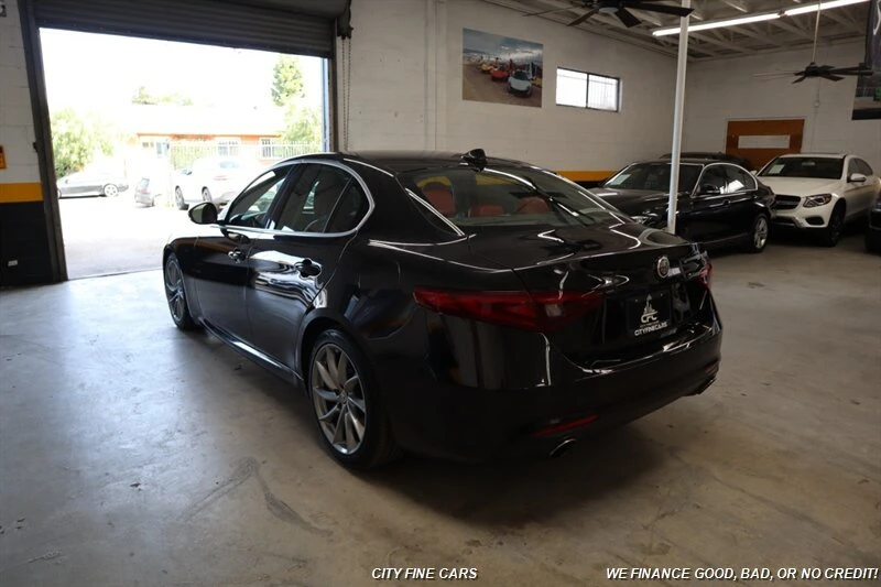 2018 Alfa Romeo Giulia - Image 7 of 20