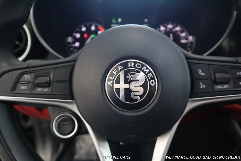 2018 Alfa Romeo Giulia - Image 17 of 20