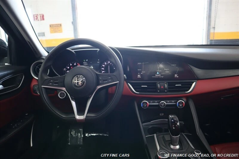 2018 Alfa Romeo Giulia - Image 14 of 20