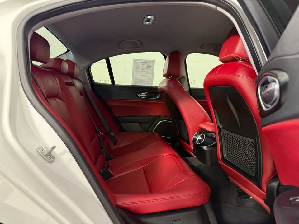 2018 Alfa Romeo Giulia - Image 11 of 20