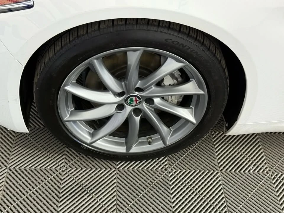 2018 Alfa Romeo Giulia - Image 9 of 20