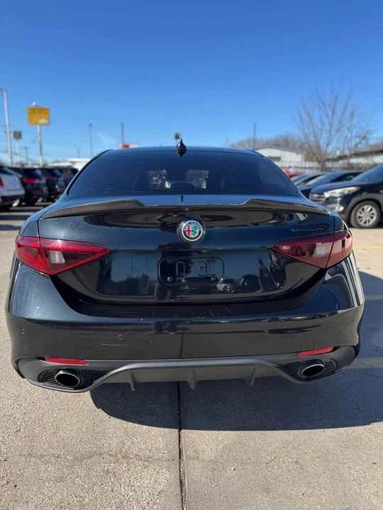 2018 Alfa Romeo Giulia - Image 5 of 13