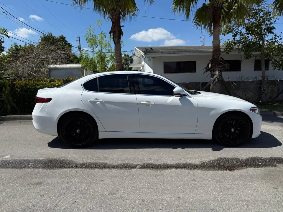 2018 Alfa Romeo Giulia - Image 6 of 8