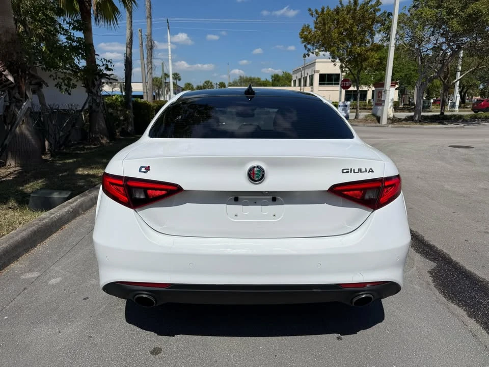 2018 Alfa Romeo Giulia - Image 5 of 8