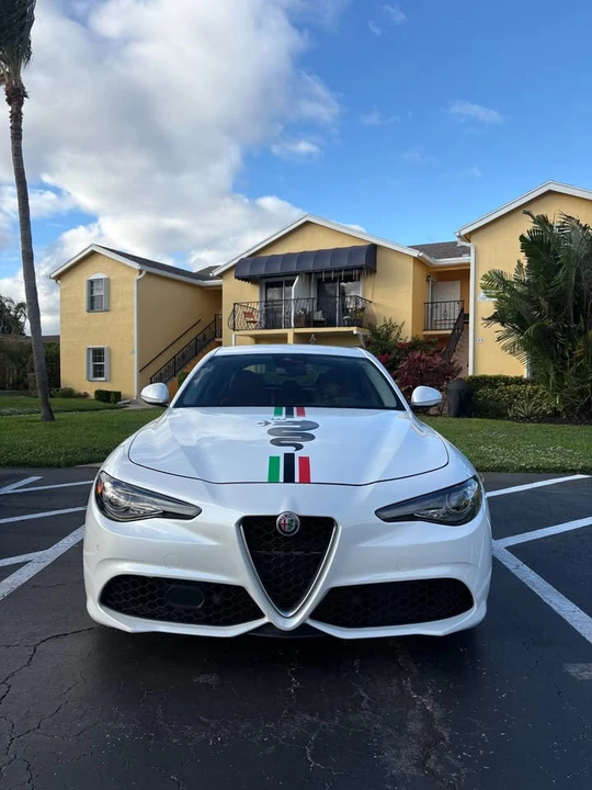 2018 Alfa Romeo Giulia - Image 2 of 18