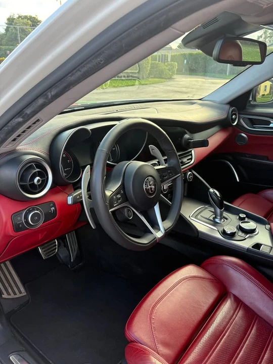 2018 Alfa Romeo Giulia - Image 7 of 18