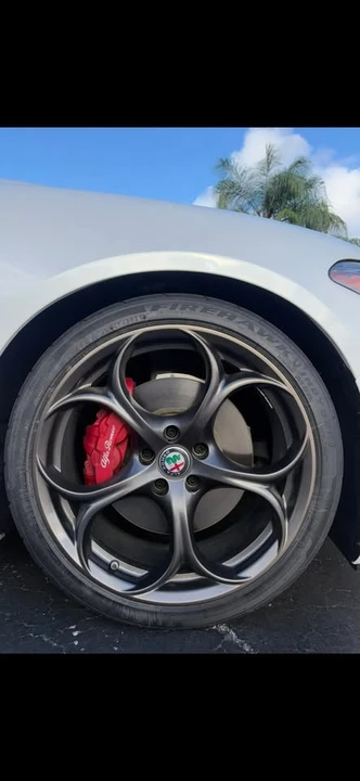 2018 Alfa Romeo Giulia - Image 17 of 18
