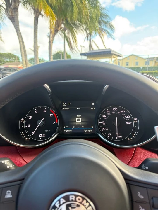 2018 Alfa Romeo Giulia - Image 16 of 18