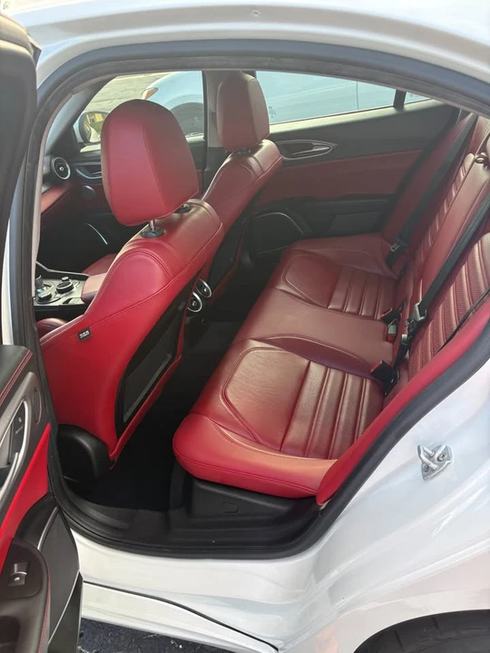 2018 Alfa Romeo Giulia - Image 12 of 18