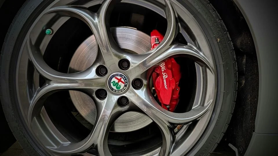 2018 Alfa Romeo Giulia - Image 11 of 20