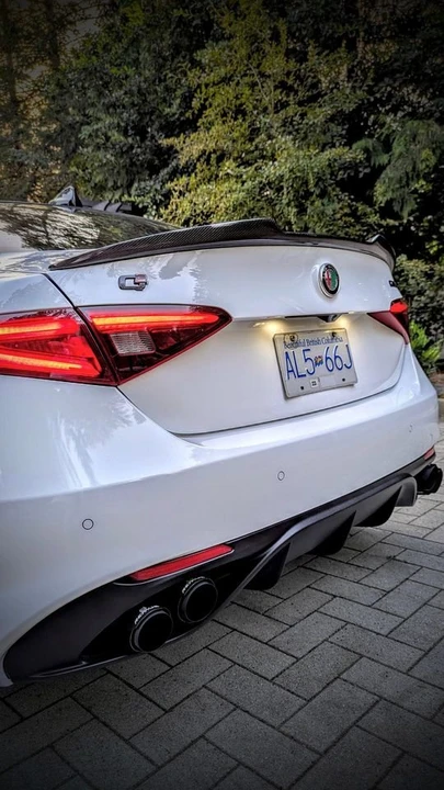 2018 Alfa Romeo Giulia - Image 7 of 20