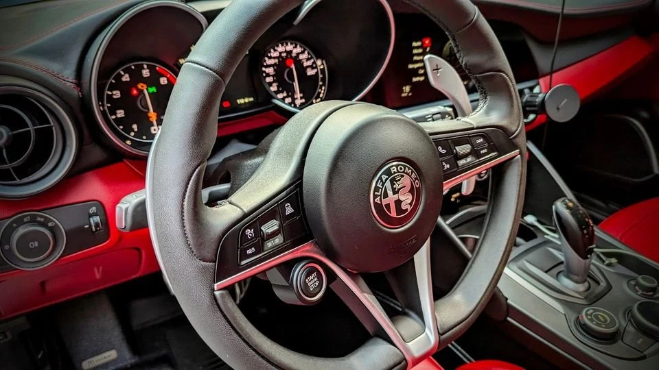 2018 Alfa Romeo Giulia - Image 13 of 20
