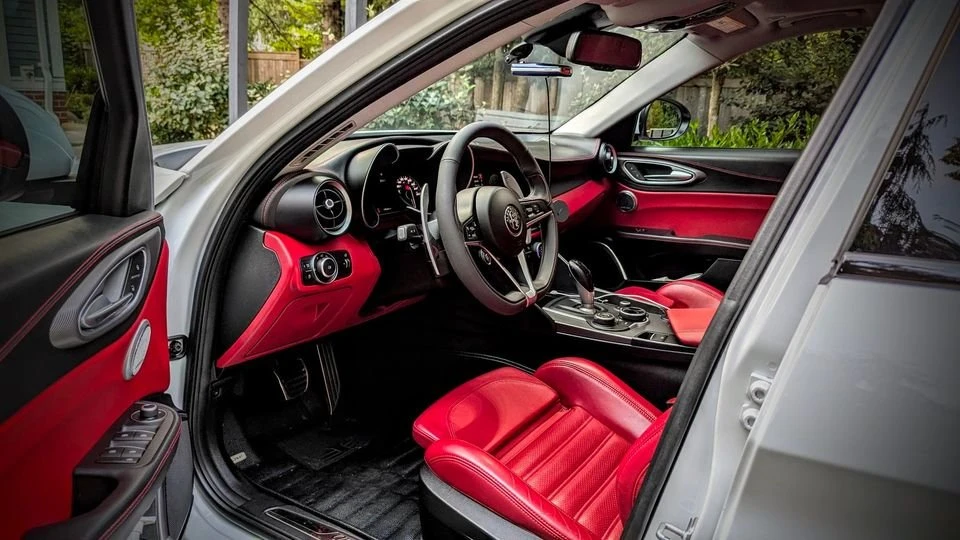2018 Alfa Romeo Giulia - Image 12 of 20