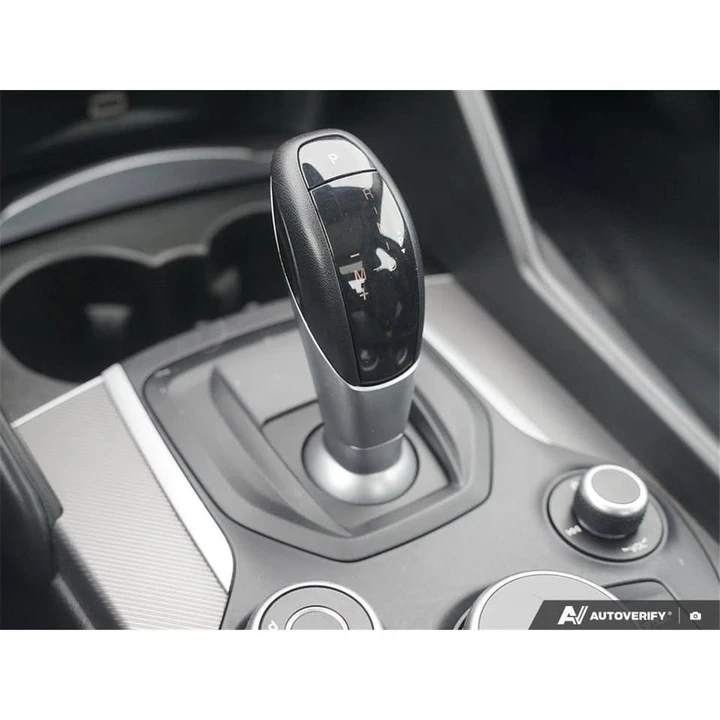 2018 Alfa Romeo Giulia - Image 17 of 20