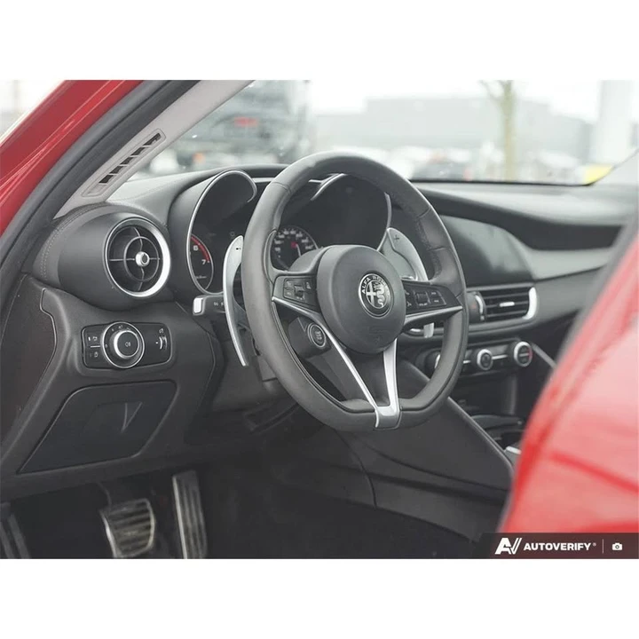 2018 Alfa Romeo Giulia - Image 12 of 20