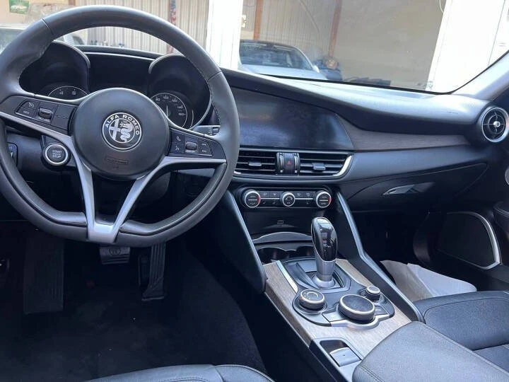 2018 Alfa Romeo Giulia - Image 5 of 6