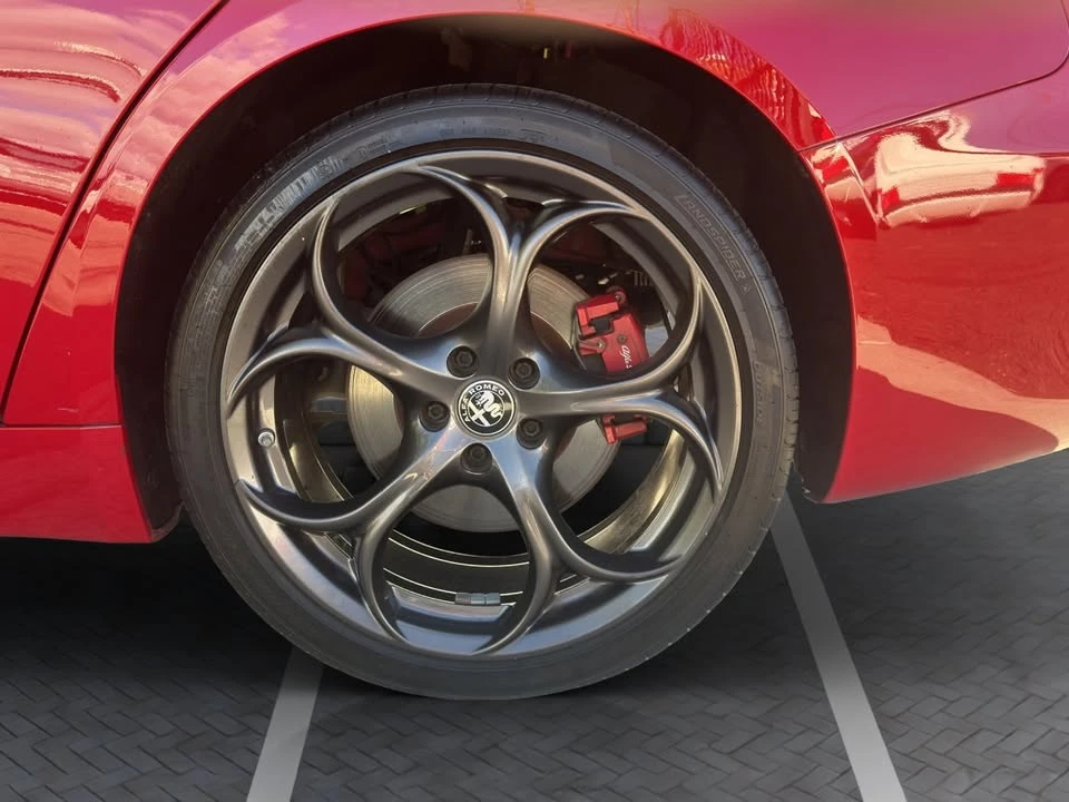 2018 Alfa Romeo Giulia - Image 15 of 16