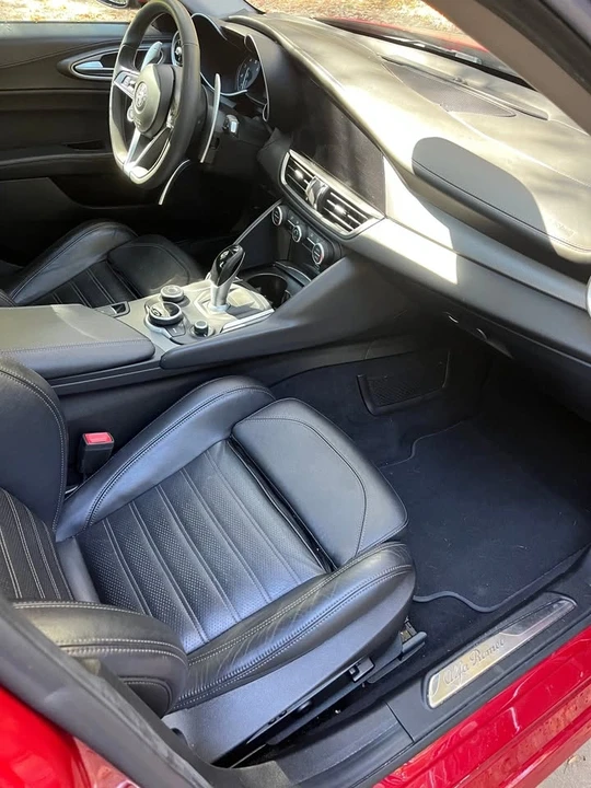 2018 Alfa Romeo Giulia - Image 11 of 13