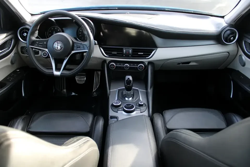 2018 Alfa Romeo Giulia - Image 11 of 20
