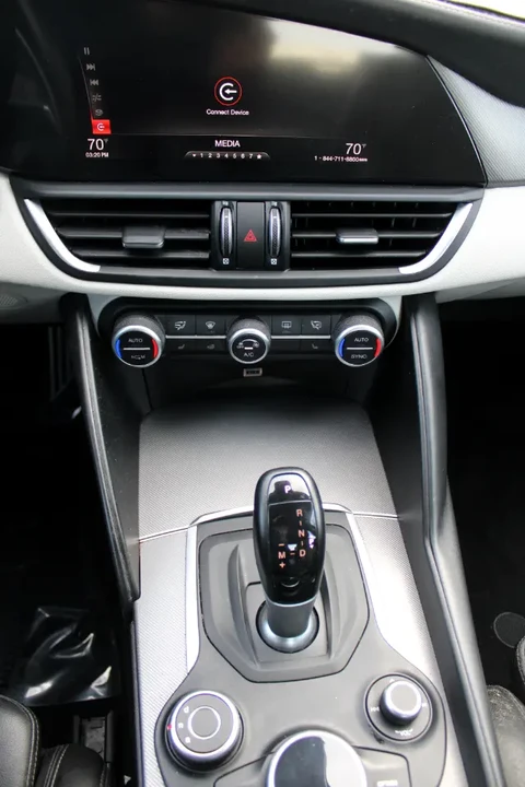2018 Alfa Romeo Giulia - Image 14 of 20