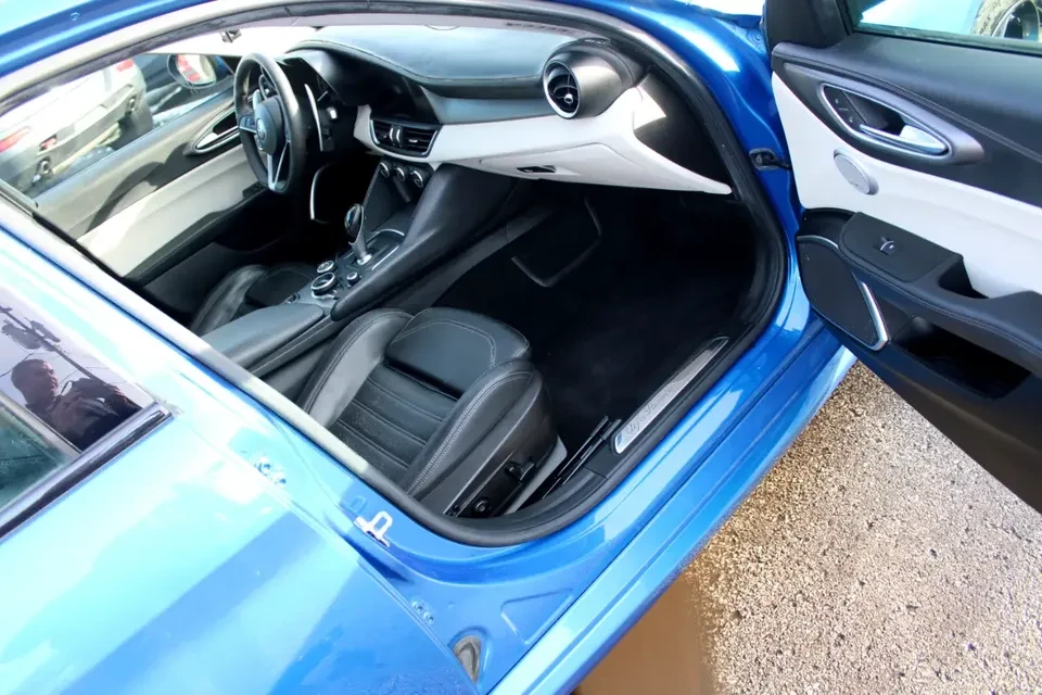 2018 Alfa Romeo Giulia - Image 8 of 20