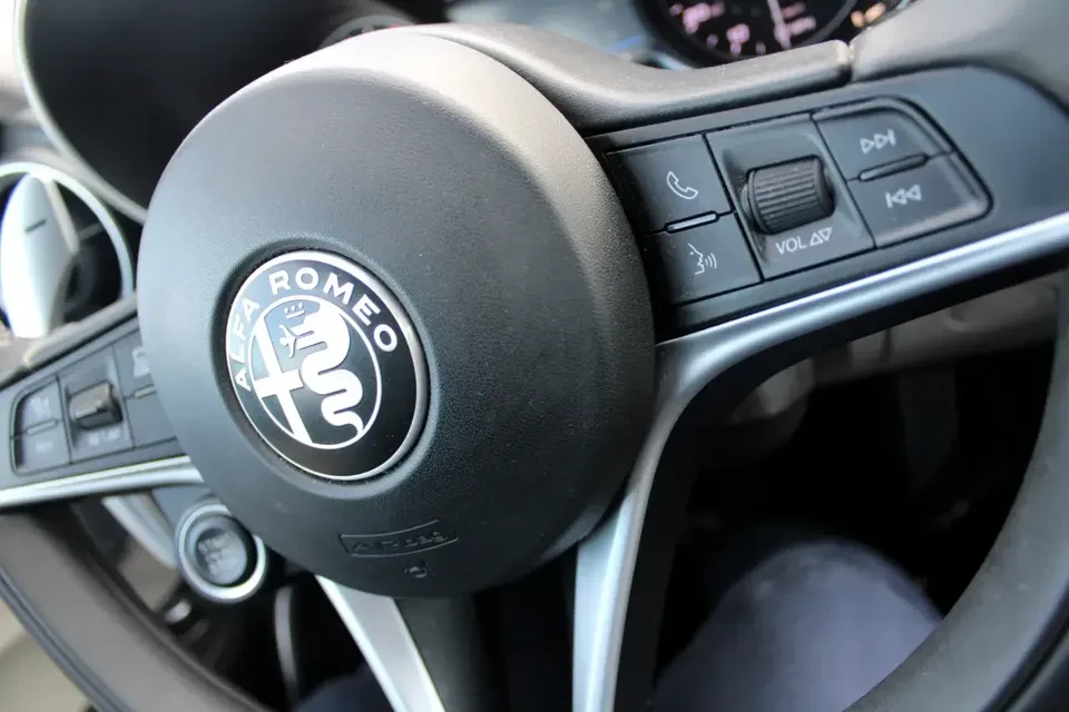 2018 Alfa Romeo Giulia - Image 18 of 20