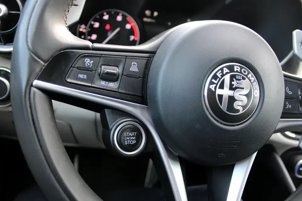 2018 Alfa Romeo Giulia - Image 19 of 20