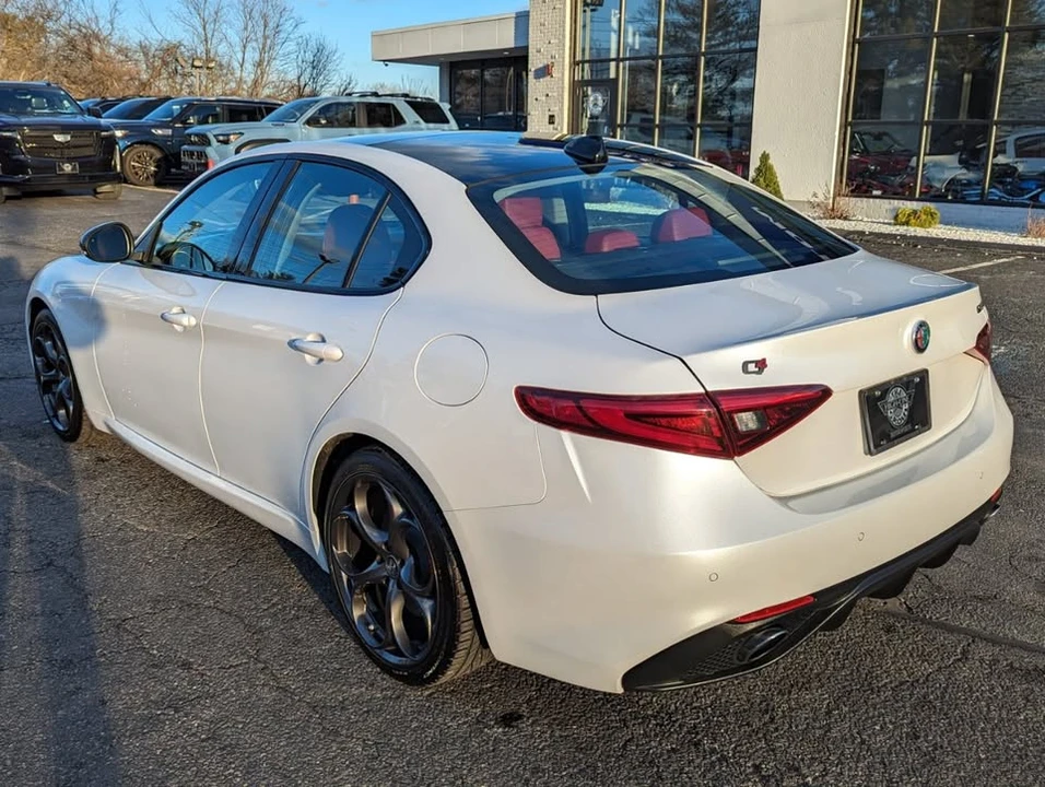 2018 Alfa Romeo Giulia - Image 4 of 19