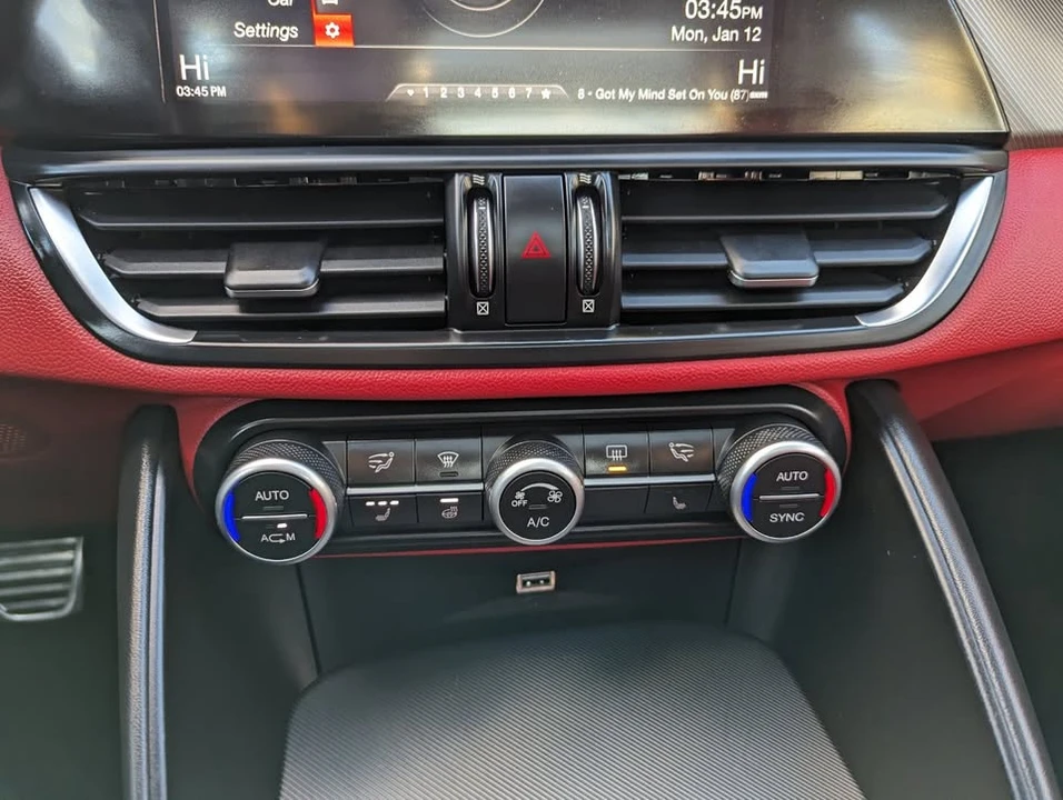 2018 Alfa Romeo Giulia - Image 14 of 19