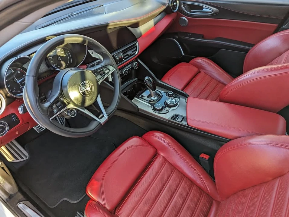 2018 Alfa Romeo Giulia - Image 9 of 19