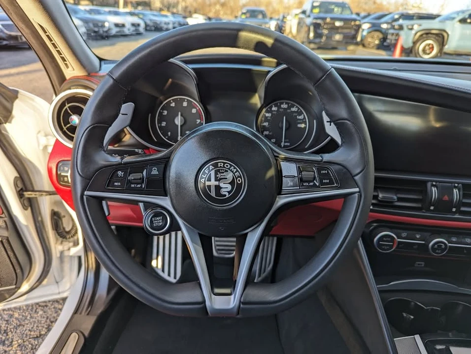 2018 Alfa Romeo Giulia - Image 9 of 19