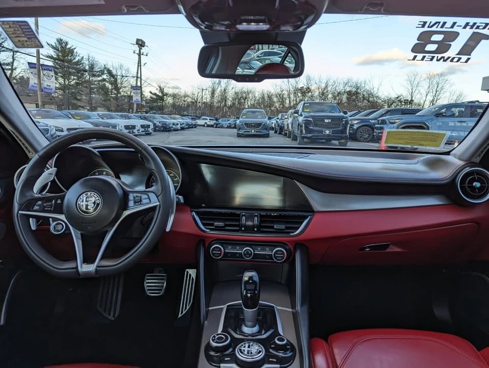 2018 Alfa Romeo Giulia - Image 16 of 19