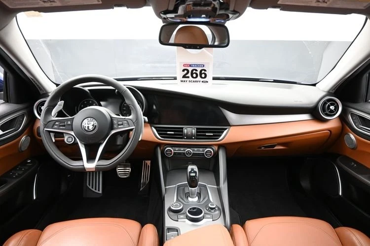 2018 Alfa Romeo Giulia - Image 11 of 20