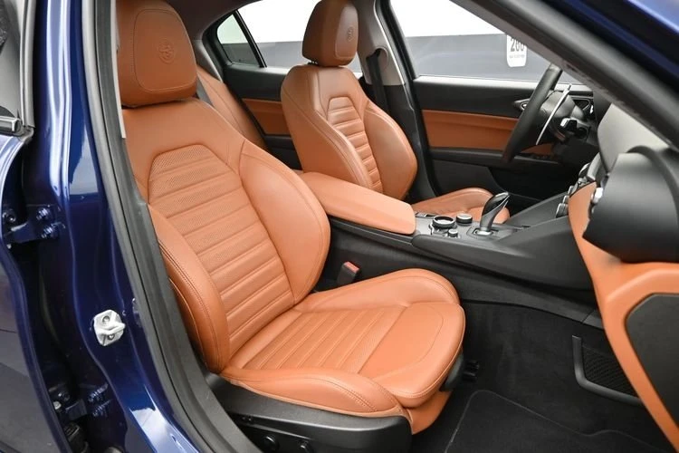 2018 Alfa Romeo Giulia - Image 14 of 20