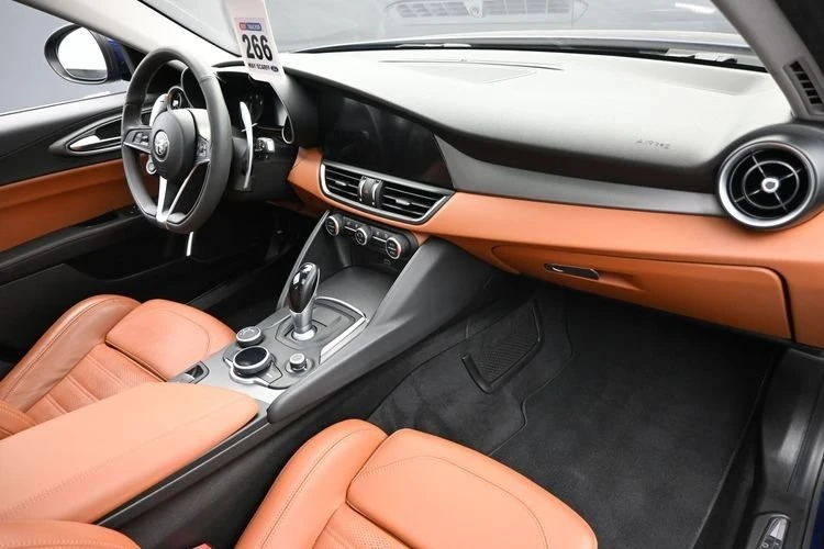 2018 Alfa Romeo Giulia - Image 15 of 20
