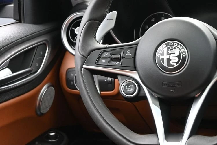 2018 Alfa Romeo Giulia - Image 12 of 20