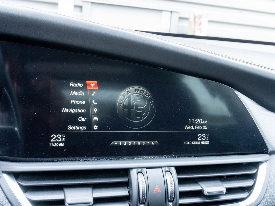 2018 Alfa Romeo Giulia - Image 17 of 20