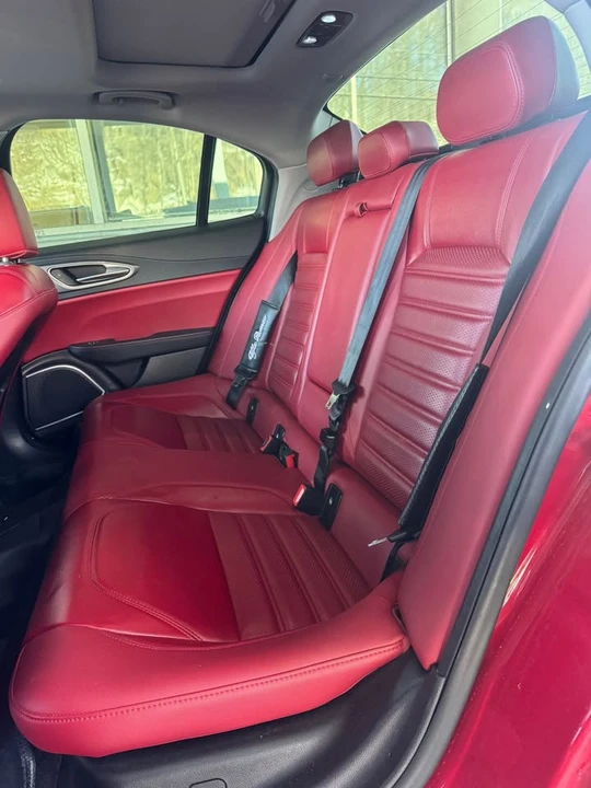 2018 Alfa Romeo Giulia - Image 5 of 13