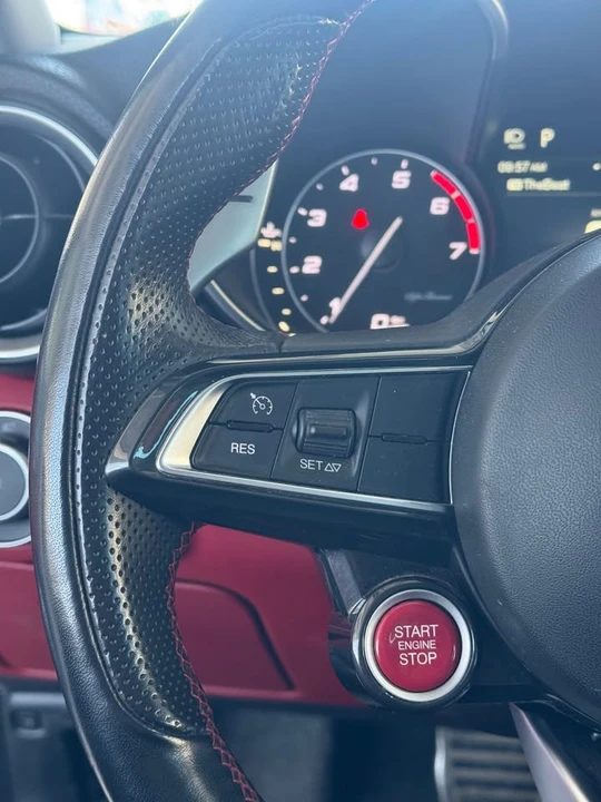 2018 Alfa Romeo Giulia - Image 9 of 13