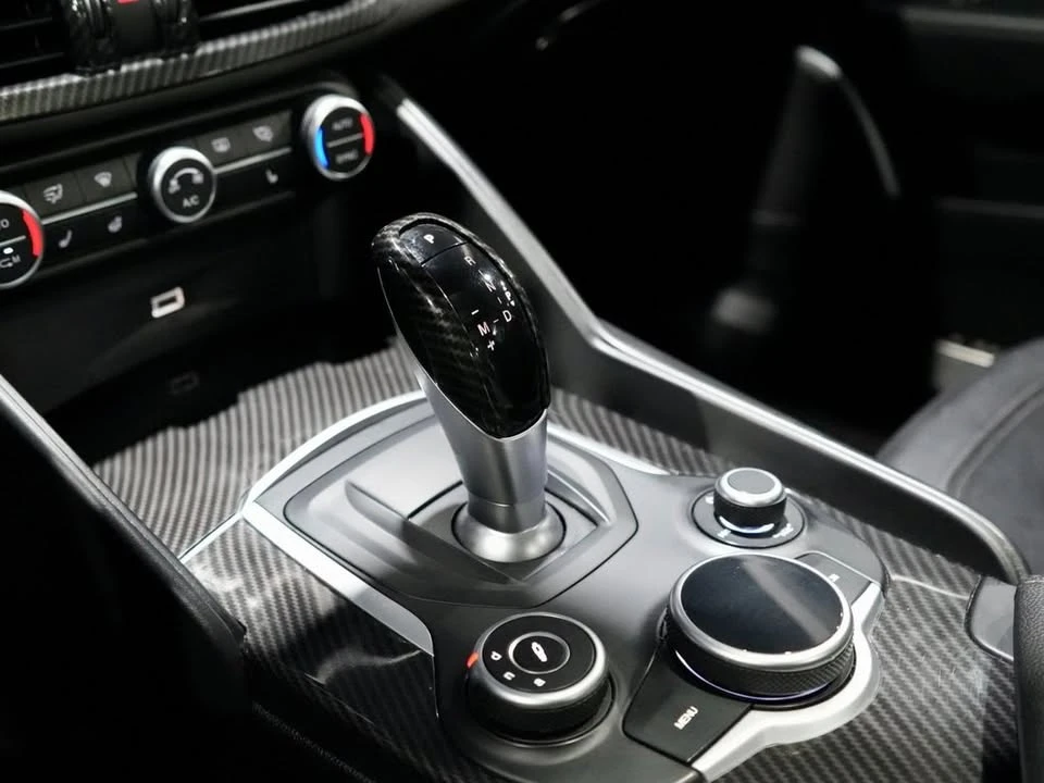2018 Alfa Romeo Giulia - Image 14 of 20